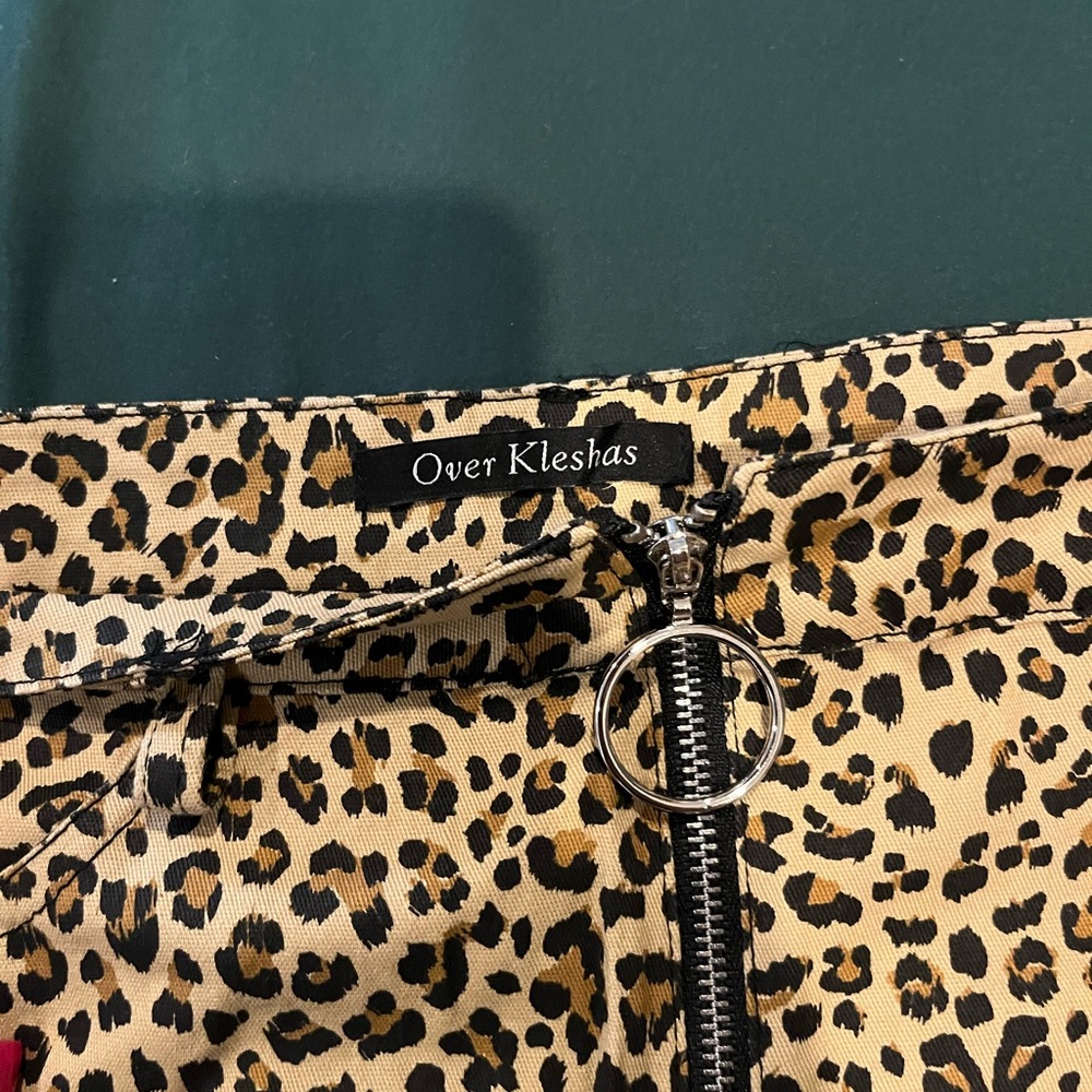 Leopard print zip up mini skirt - Picture 3 of 3